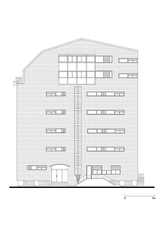 Façade recomposée de l'édifice Piazza Carbonari, avec un réalignement des ouvertures et une homogénéisation de la composition, Pernal Jean, 2019