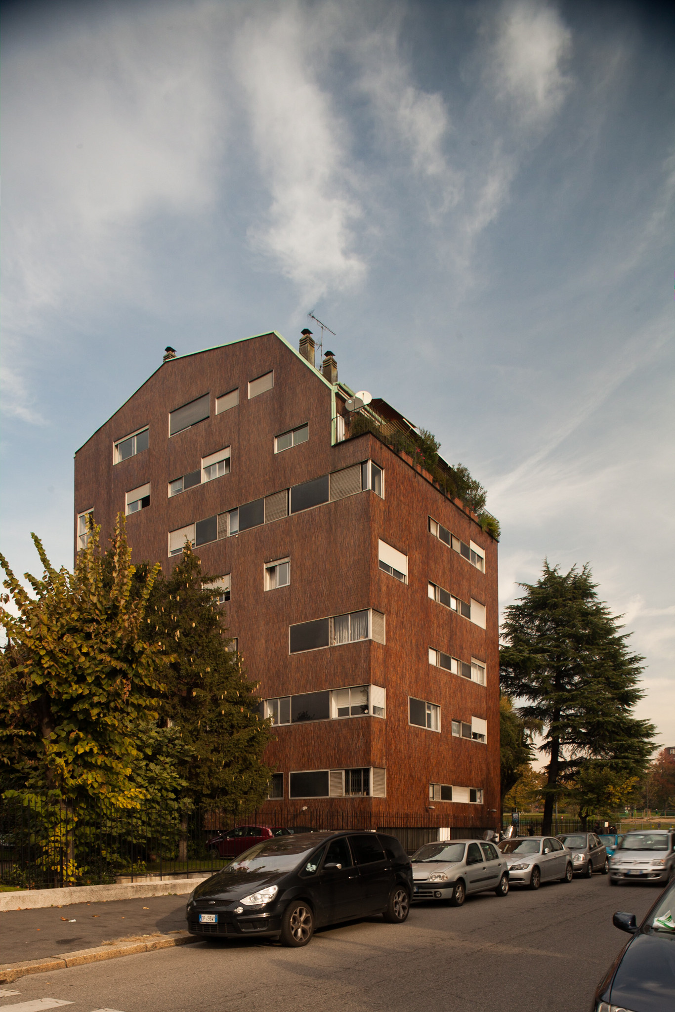 Edificio per abitazioni, piazza Carbonari 2, Milano, 1960‑1961
